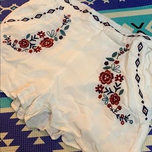 Shorts with embodied flowers